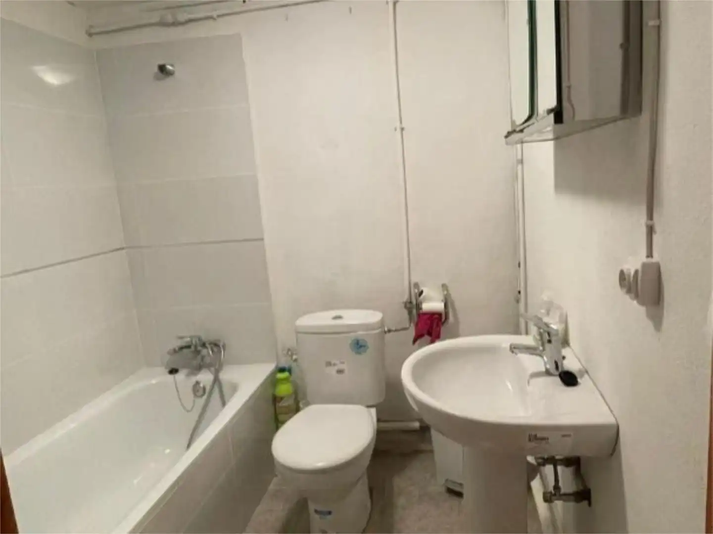 Casa adosada en venta en Plaza Mayor, 5, El Vallecillo Baño de Casa adosada en venta en El Vallecillo con Amueblado