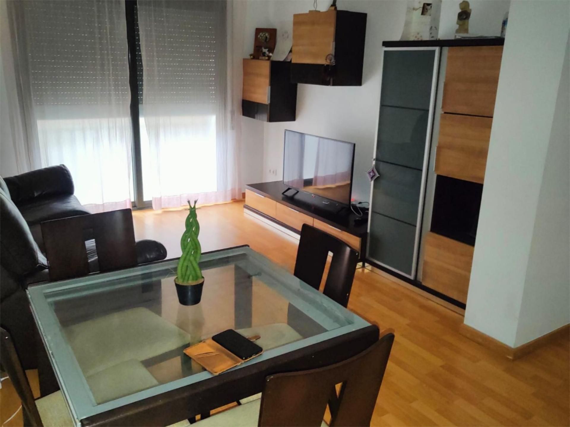 Living room of Flat to share in Sant Feliu de Codines  with Heating, Parquet flooring and Furnished