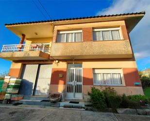 Vista exterior de Casa o xalet en venda en Carballo amb Balcó