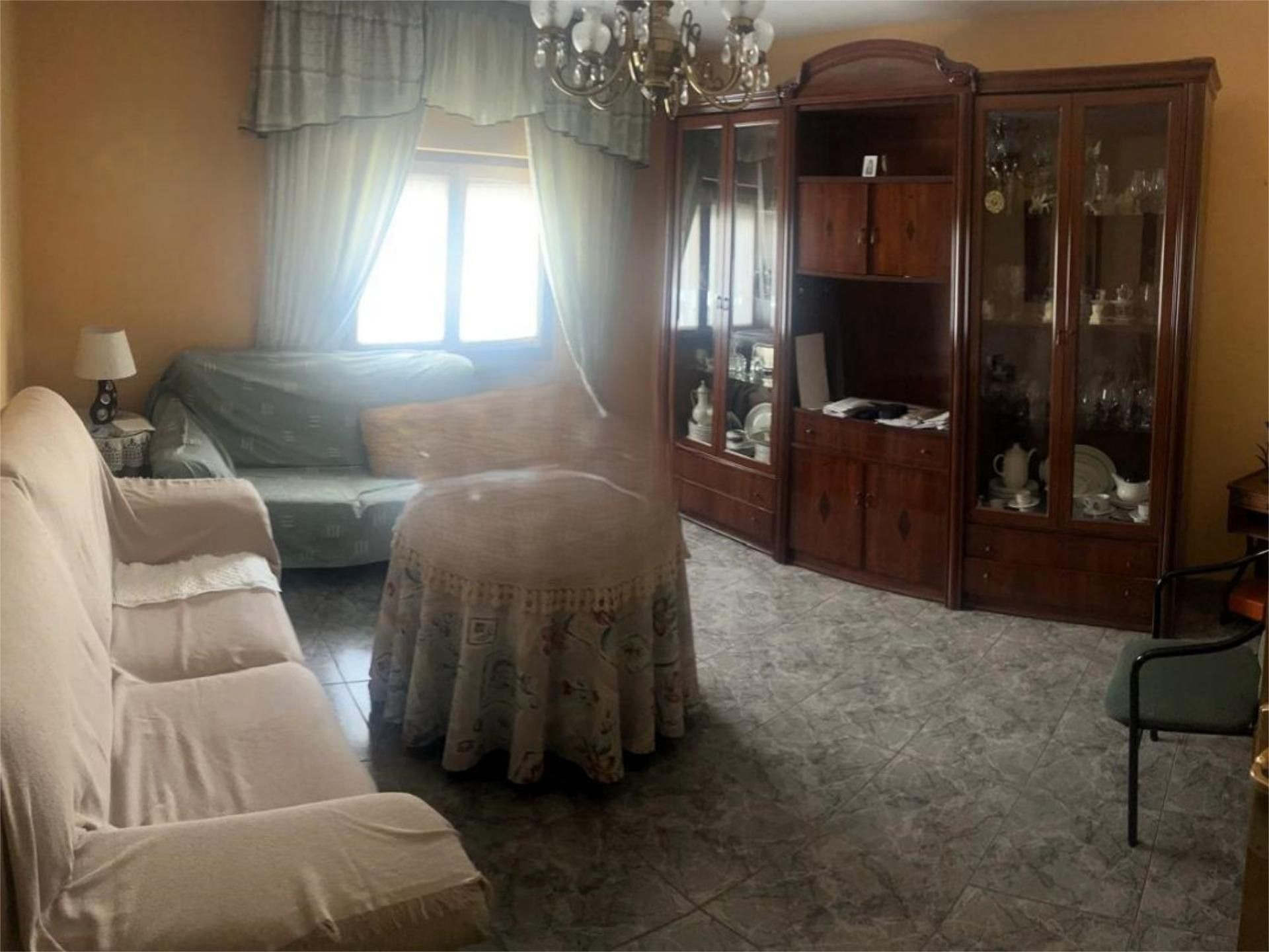 Sala d'estar de Casa adosada en venda en Berja amb Aire condicionat, Terrassa i Balcó