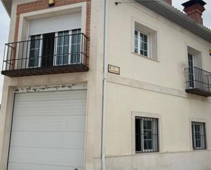 Exterior view of Single-family semi-detached for sale in Pozuelo del Rey  with Terrace and Swimming Pool