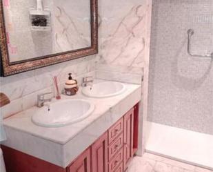 Bathroom of Attic to rent in  Huesca Capital  with Terrace