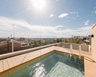 Piscina de Casa adosada en venda en Viladecans