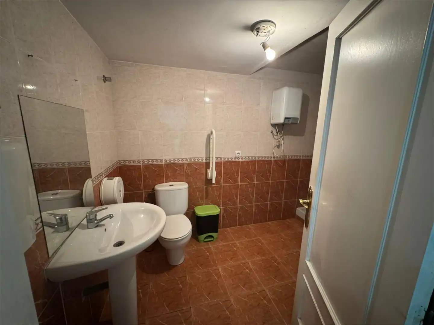 Baño de Planta baja de alquiler en Valencia con Aire acondicionado, Calefacción y Parquet