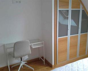 Dormitori de Apartament de lloguer en Viveiro amb Piscina