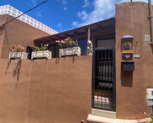 Vista exterior de Casa adosada en venda en Garachico amb Terrassa i Balcó