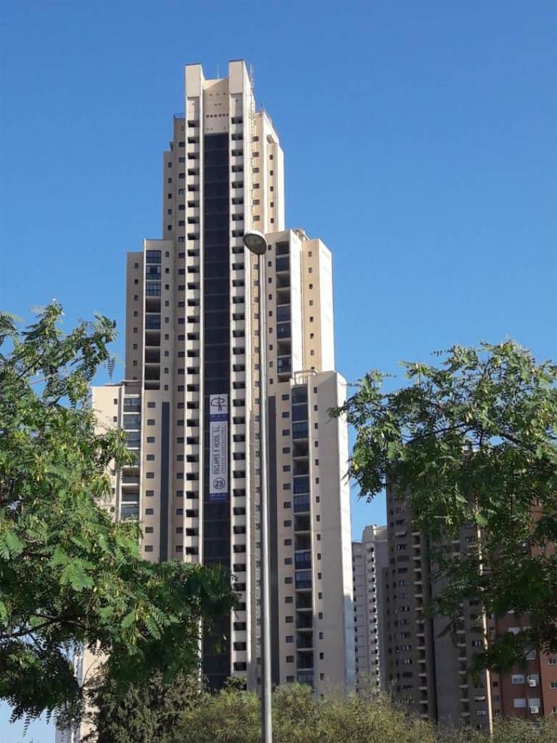 Vista exterior de Pis de lloguer en Benidorm amb Aire condicionat, Terrassa i Piscina
