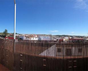 Vista exterior de Casa adosada en venda en Los Barrios amb Aire condicionat, Terrassa i Balcó