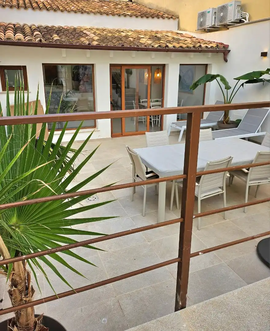 Terrasse von Einfamilien-Reihenhaus zum Verkauf in Ses Salines mit Klimaanlage und Terrasse