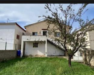 Vista exterior de Casa o xalet en venda en Maluenda amb Aire condicionat, Jardí privat i Terrassa