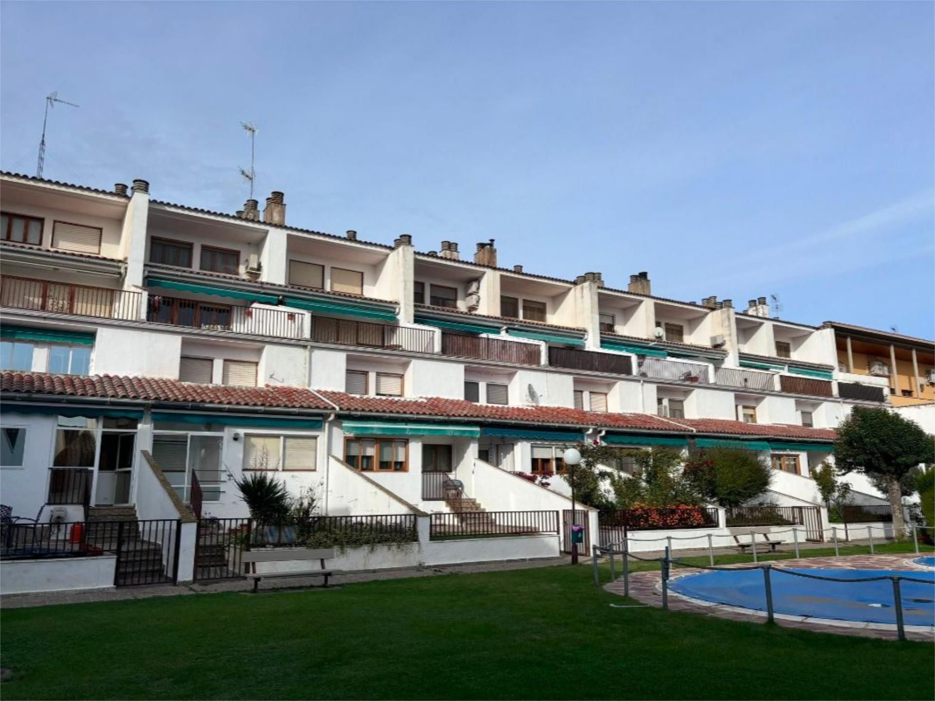 Vista exterior de Casa o xalet en venda en Ejea de los Caballeros amb Calefacció, Jardí privat i Terrassa