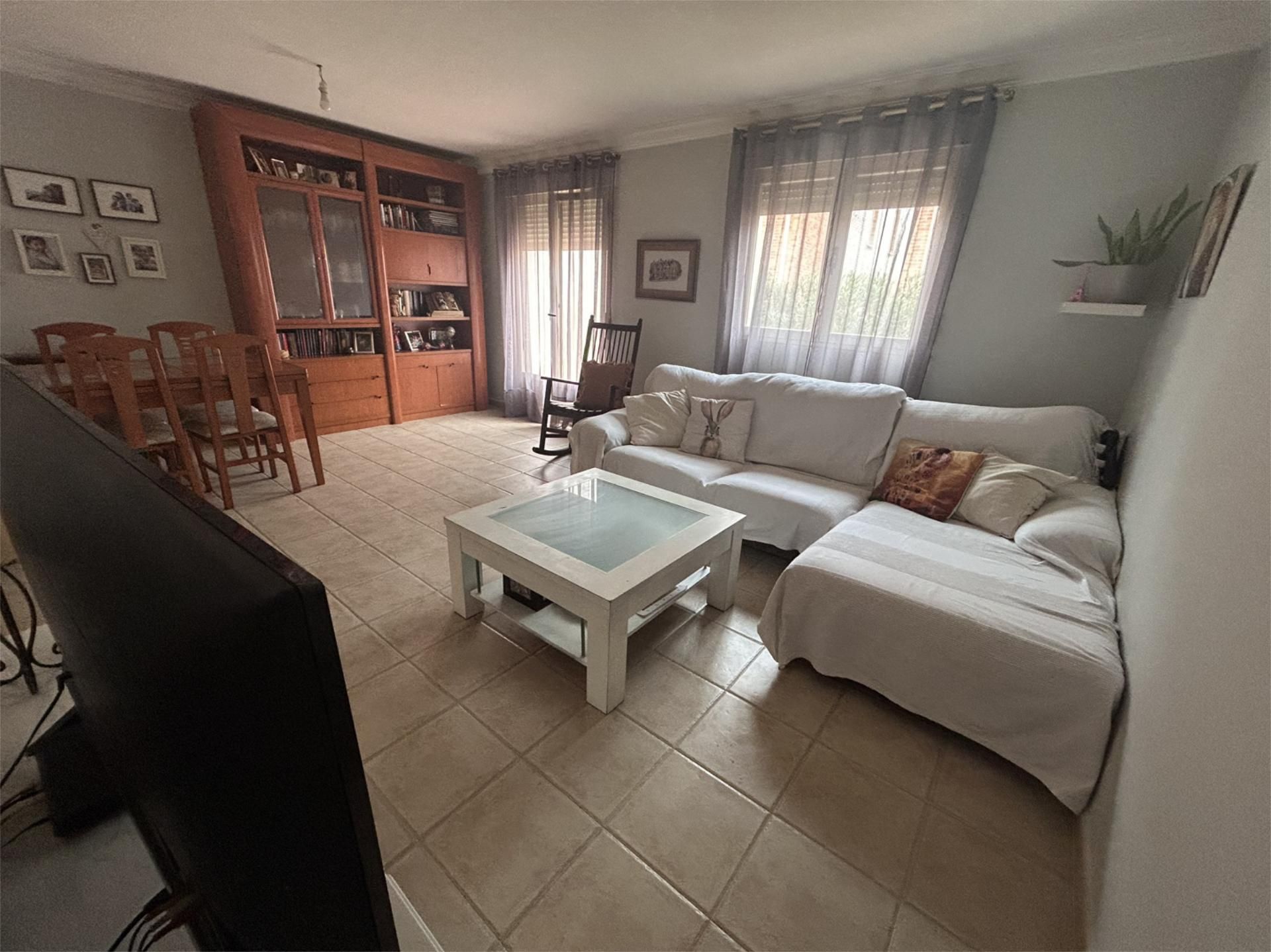 Sala d'estar de Casa adosada en venda en Sariegos amb Terrassa