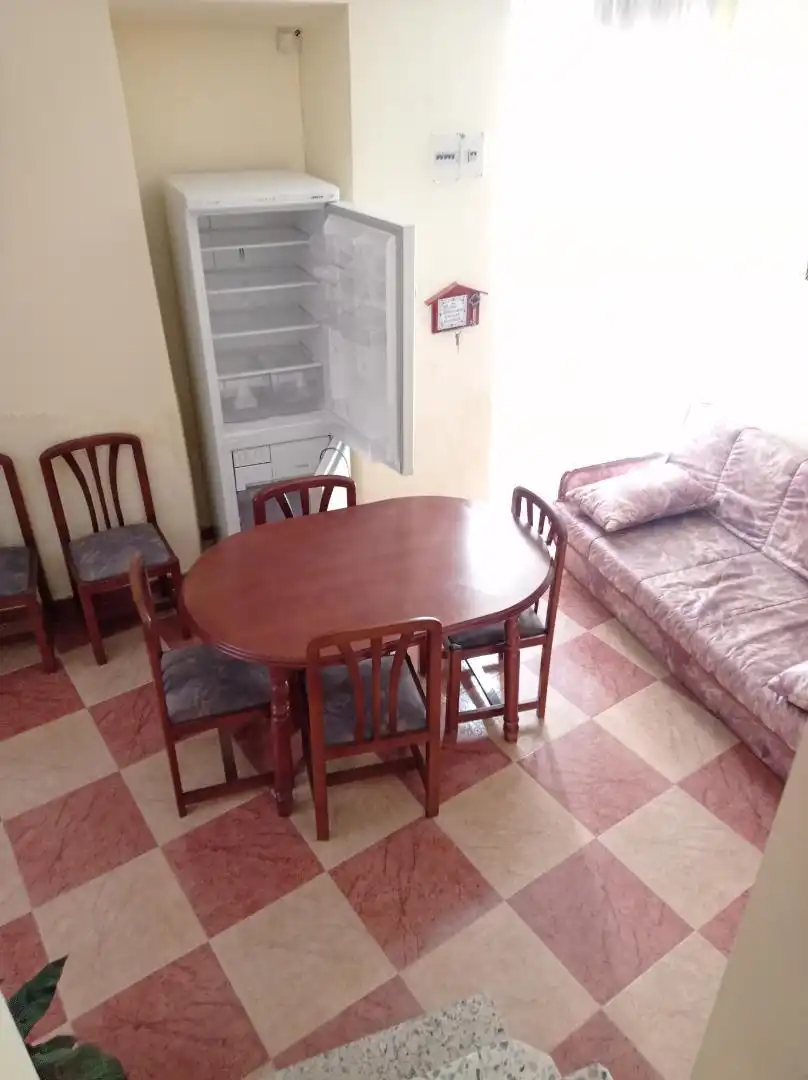 Einfamilien-Reihenhaus zum Verkauf in Calle Primero de Mayo, 31, Bélmez de la Moraleda Esszimmer von Einfamilien-Reihenhaus zum Verkauf in Bélmez de la Moraleda mit Möbliert, Ofen und Waschmaschine