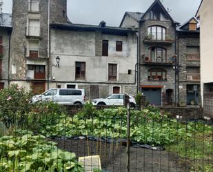 Vista exterior de Casa adosada en venda en Rialp amb Balcó