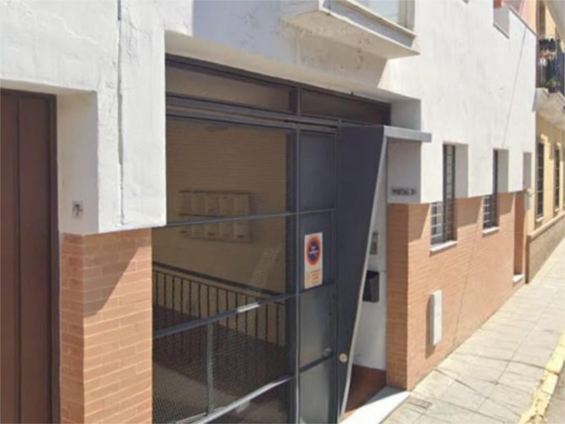 Vista exterior de Dúplex en venda en Sanlúcar la Mayor amb Aire condicionat i Terrassa