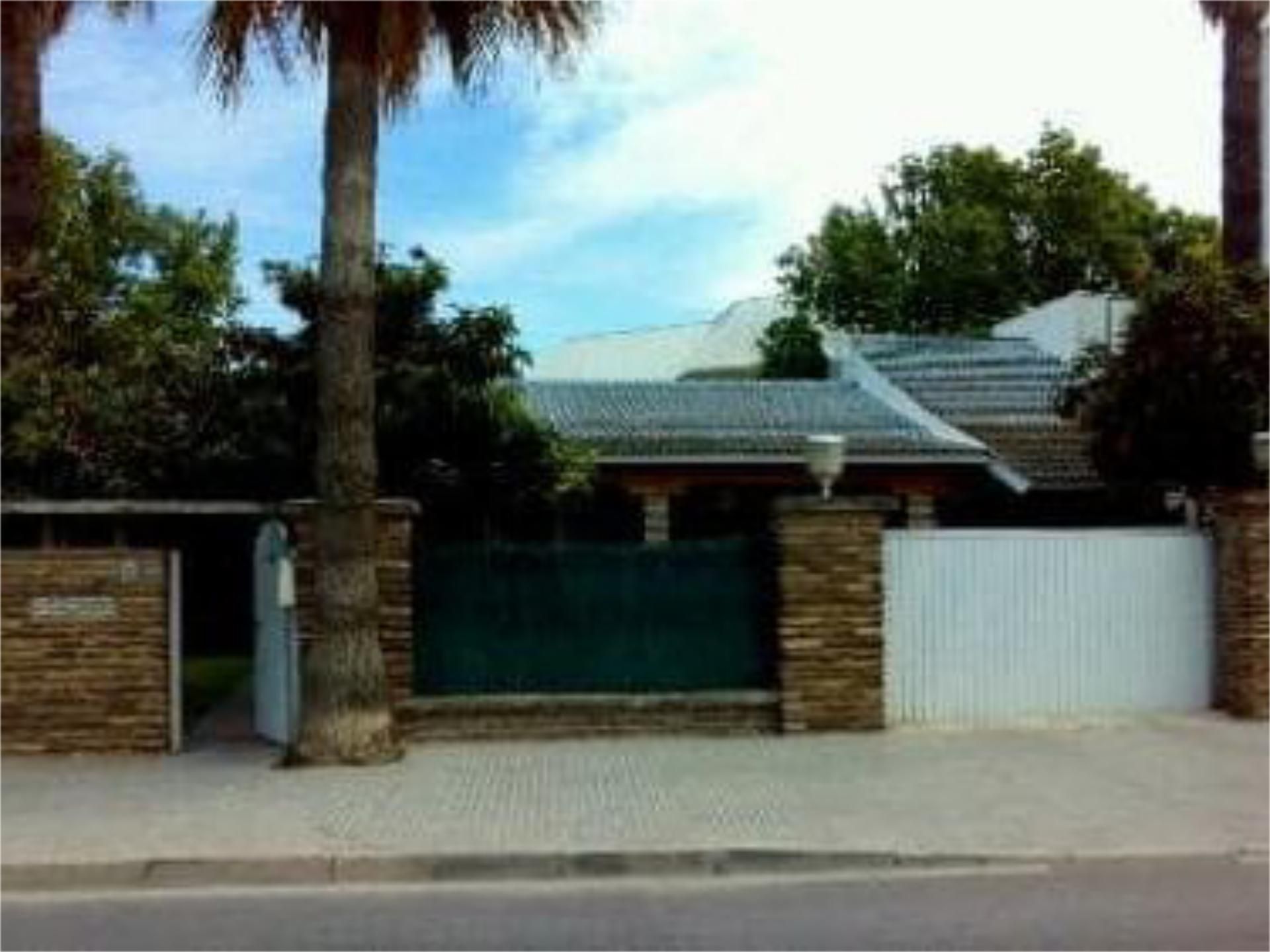 Exterior view of House or chalet for sale in Chiclana de la Frontera  with Air Conditioner, Heating and Private garden