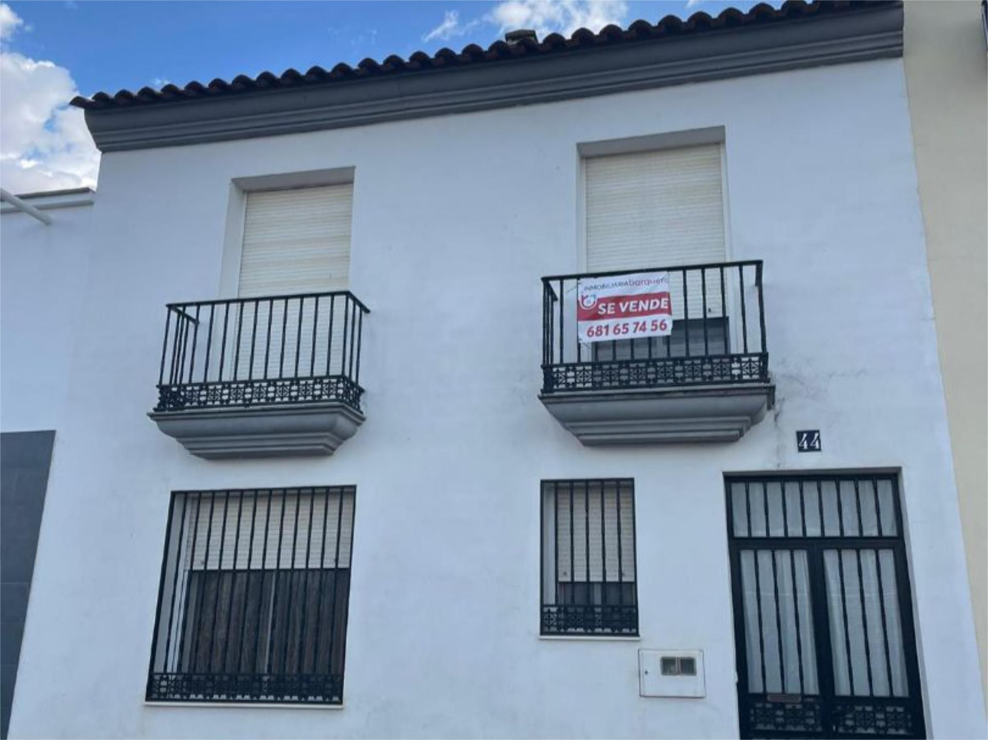 Vista exterior de Casa adosada en venda en Monterrubio de la Serena amb Moblat