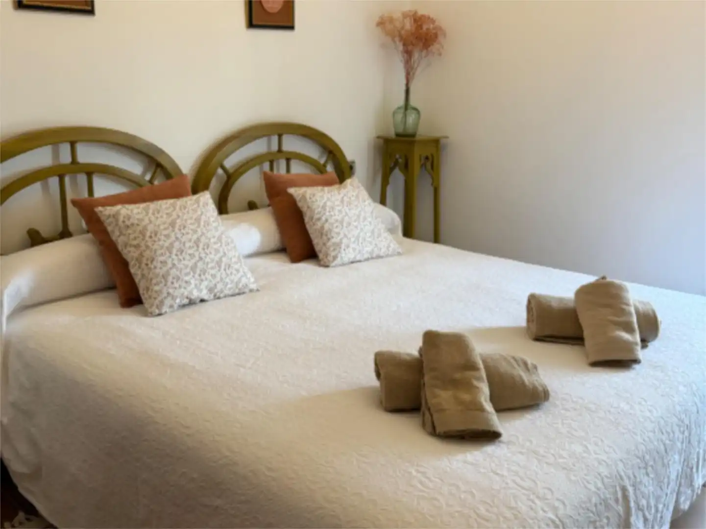 Casa o xalet en venda a CM-3200, 10, Castellar de Santiago Dormitori de Casa o xalet en venda en Castellar de Santiago amb Aire condicionat, Calefacció i Jardí privat