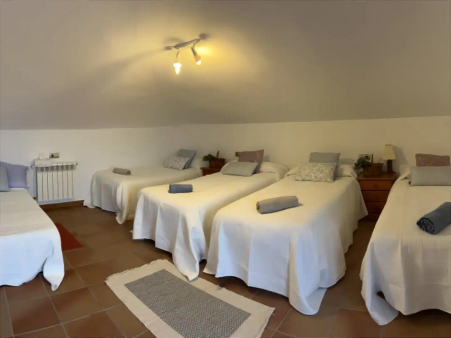Casa o xalet en venda a CM-3200, 10, Castellar de Santiago Dormitori de Casa o xalet en venda en Castellar de Santiago amb Aire condicionat, Calefacció i Jardí privat