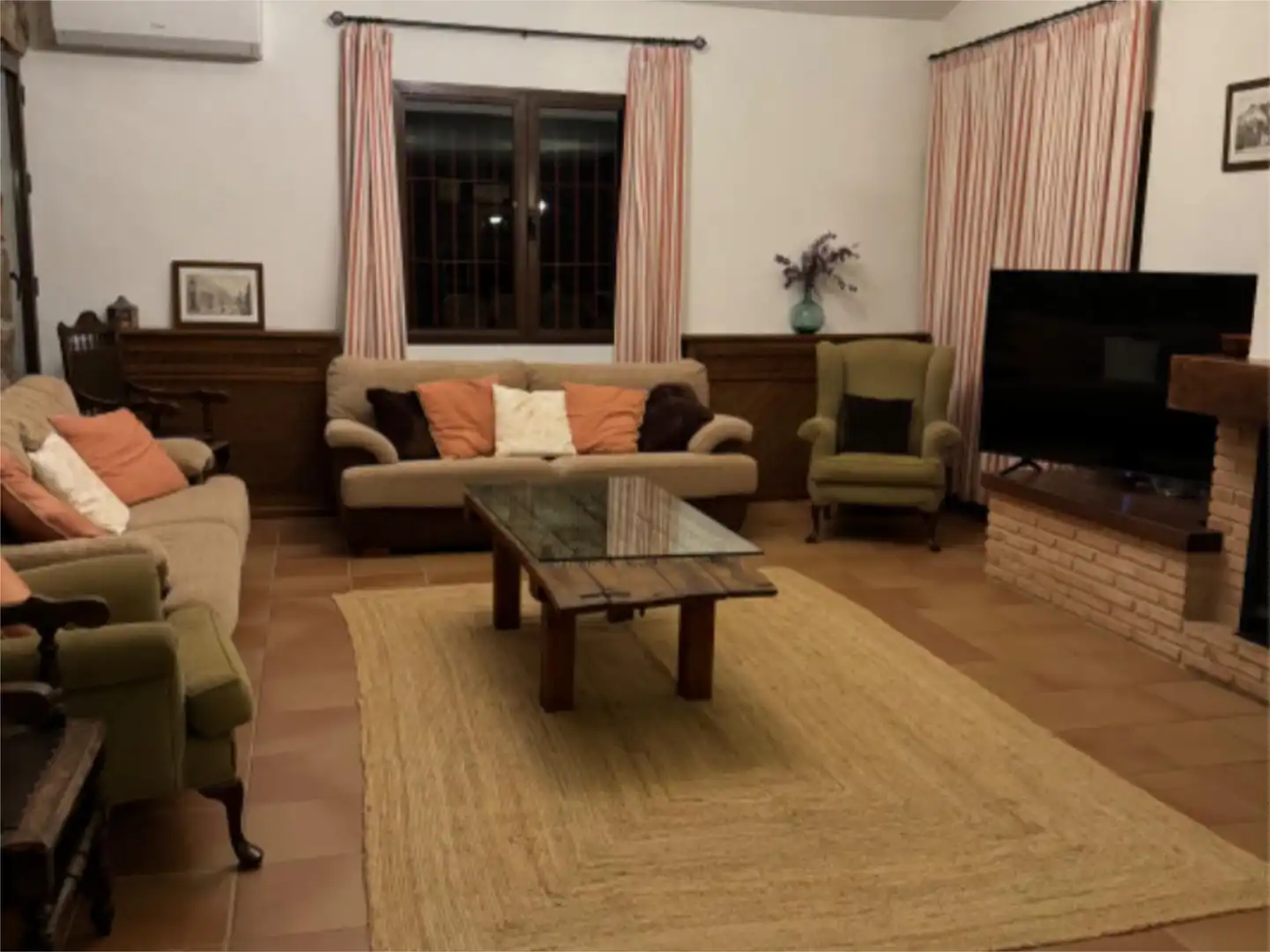 Casa o xalet en venda a CM-3200, 10, Castellar de Santiago Sala d'estar de Casa o xalet en venda en Castellar de Santiago amb Aire condicionat, Calefacció i Jardí privat