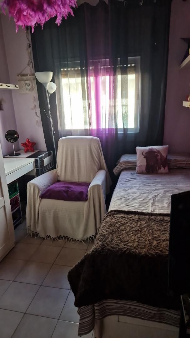 Bedroom of Apartment to share in Santa Coloma de Gramenet  with Terrace, Furnished and TV