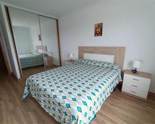 Dormitori de Apartament de lloguer en Villadangos del Páramo amb Piscina