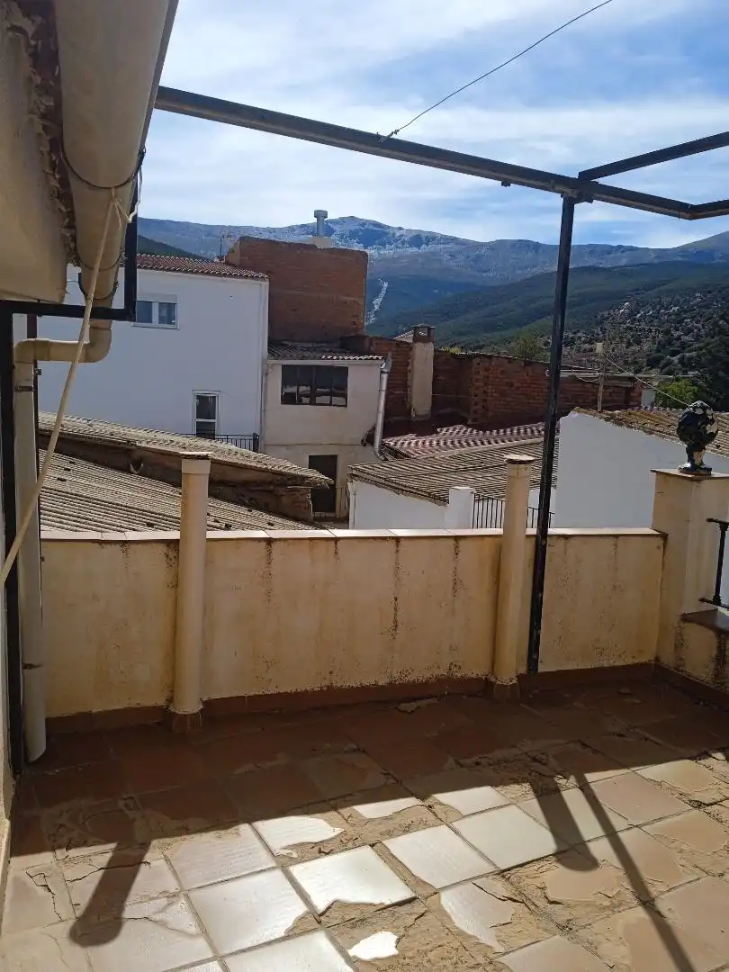 Casa adosada en venda a Calle Real, 51, Aldeire Vista exterior de Casa adosada en venda en Aldeire amb Terrassa i Balcó