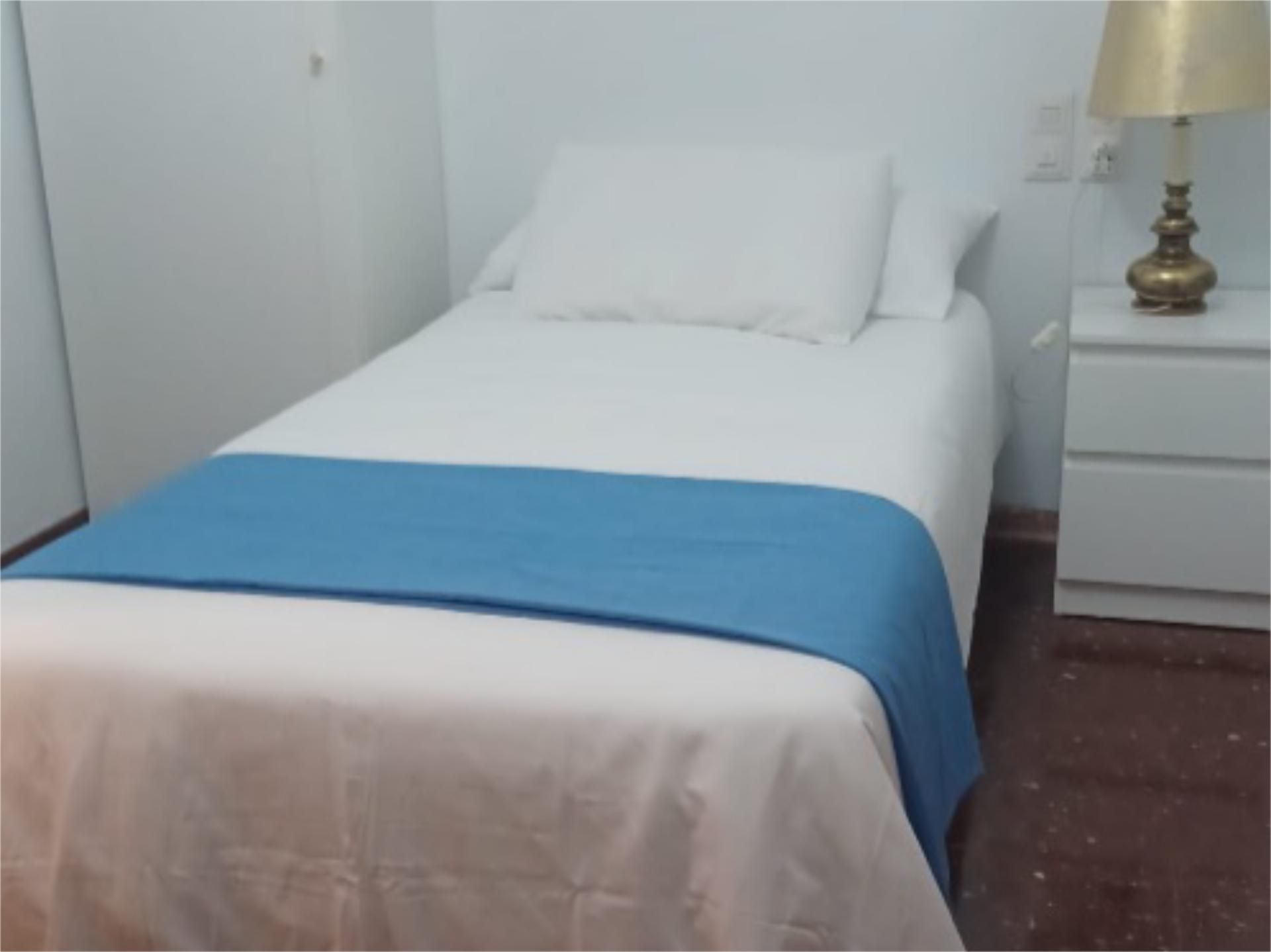 Bedroom of Flat to share in  Zaragoza Capital