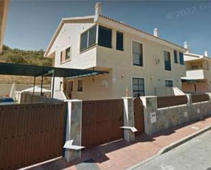 Vista exterior de Casa adosada en venda en Alhaurín de la Torre amb Piscina