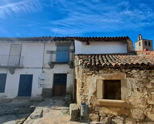 Vista exterior de Casa adosada en venda en Puente del Congosto amb Balcó