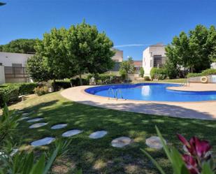 Jardí de Casa adosada en venda en L'Escala amb Aire condicionat, Terrassa i Piscina