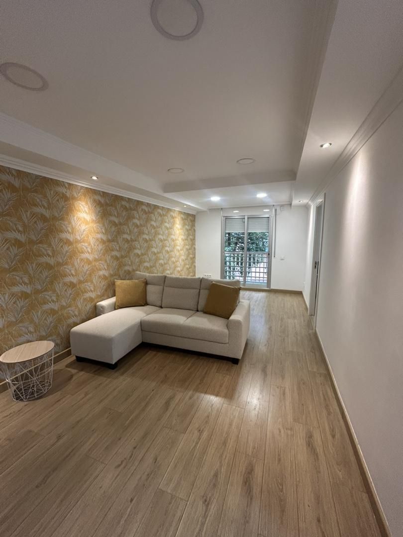 Flat to share in Carrer de la Cantera, 49, Les Roquetes Living room of Flat to share in Barcelona Capital with Parquet flooring, Furnished and Oven