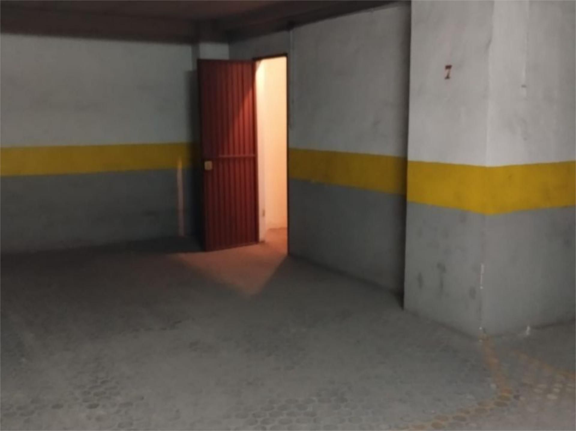 Box room to rent in Calle Rector Marín Ocete, 8, Pajaritos