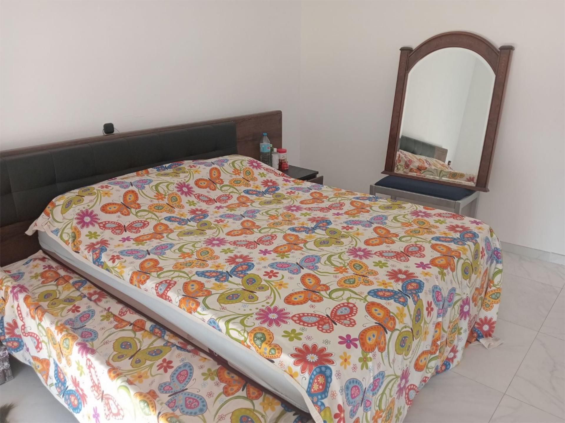 Dormitori de Àtic per a compartir en Lloret de Mar amb Jardí privat, Terrassa i Moblat