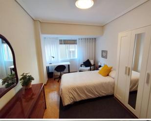 Bedroom of Flat to share in Valladolid Capital  with Balcony