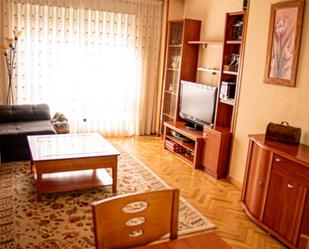 Living room of Flat for sale in  Madrid Capital