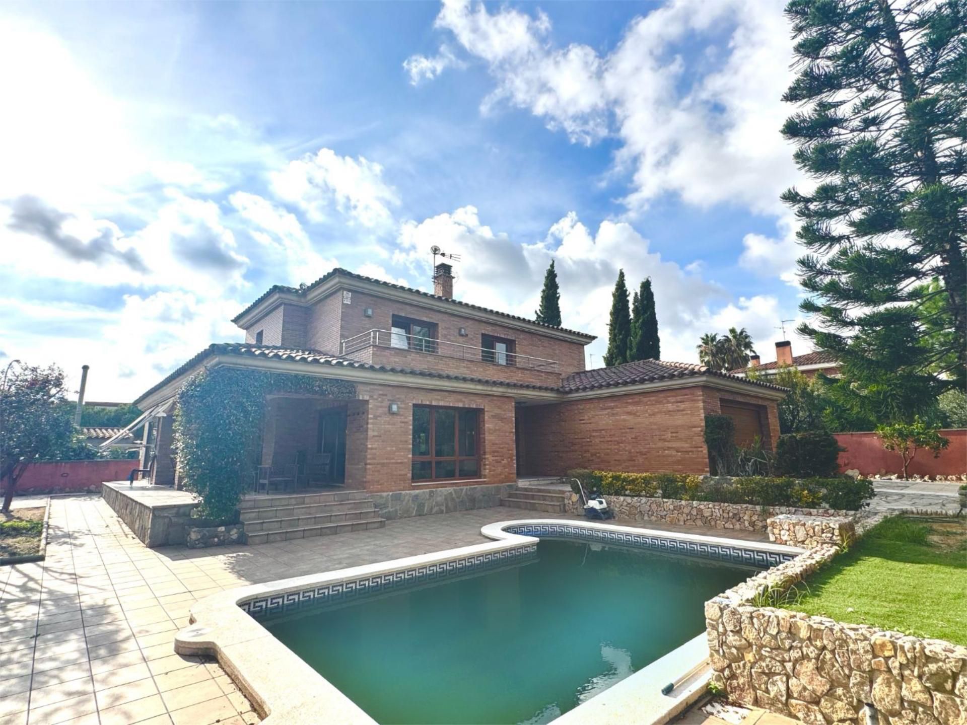 Vista exterior de Casa o xalet en venda en Reus amb Aire condicionat, Calefacció i Jardí privat
