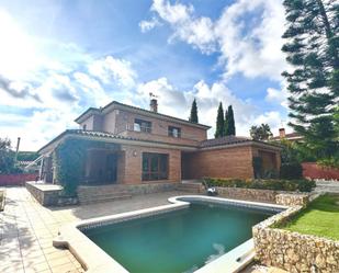 Vista exterior de Casa o xalet en venda en Reus amb Aire condicionat, Terrassa i Piscina