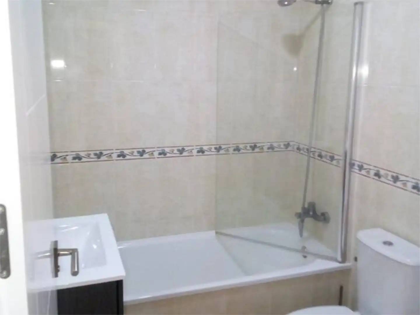 Flat for sale in Avenida Unificación, 17, Los Urrutias Bathroom of Flat for sale in Cartagena with Air Conditioner, Private garden and Terrace