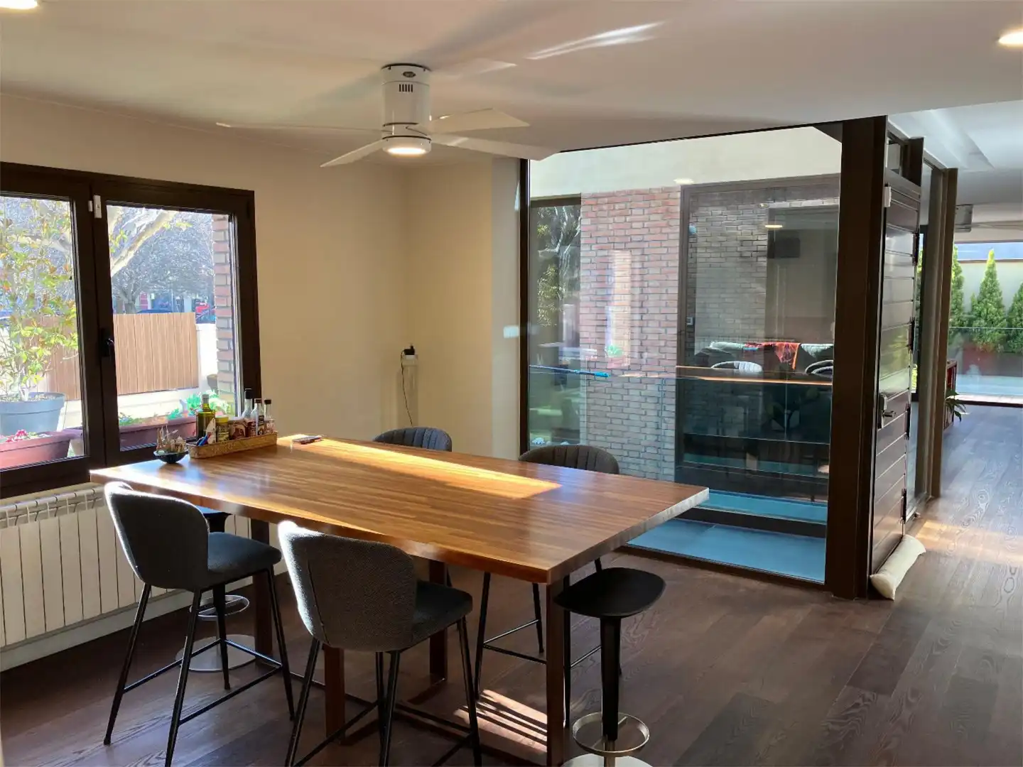 Houses for sale in Calle Sariñena, 1, Santiago Dining room of Houses for sale in Huesca Capital with Air Conditioner, Terrace and Swimming Pool