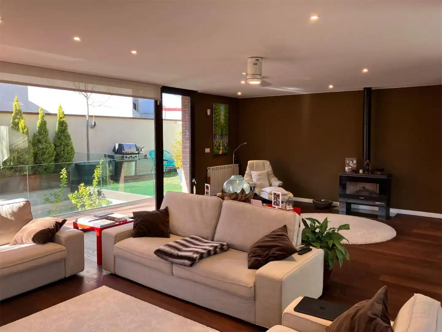 Houses for sale in Calle Sariñena, 1, Santiago Living room of Houses for sale in Huesca Capital with Air Conditioner, Terrace and Swimming Pool