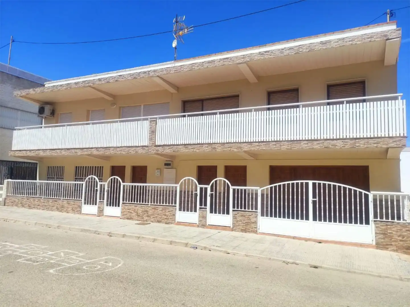 Casa adosada en venta en Calle Isla Cunillera, 33, Islas Menores - Mar de Cristal Vista exterior de Casa adosada en venta en Cartagena con Terraza y Balcón