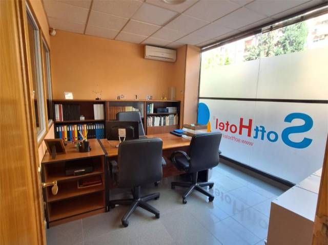 Local comercial en Alquiler en Calle de Jorge Guillén, 30 en Grancasa