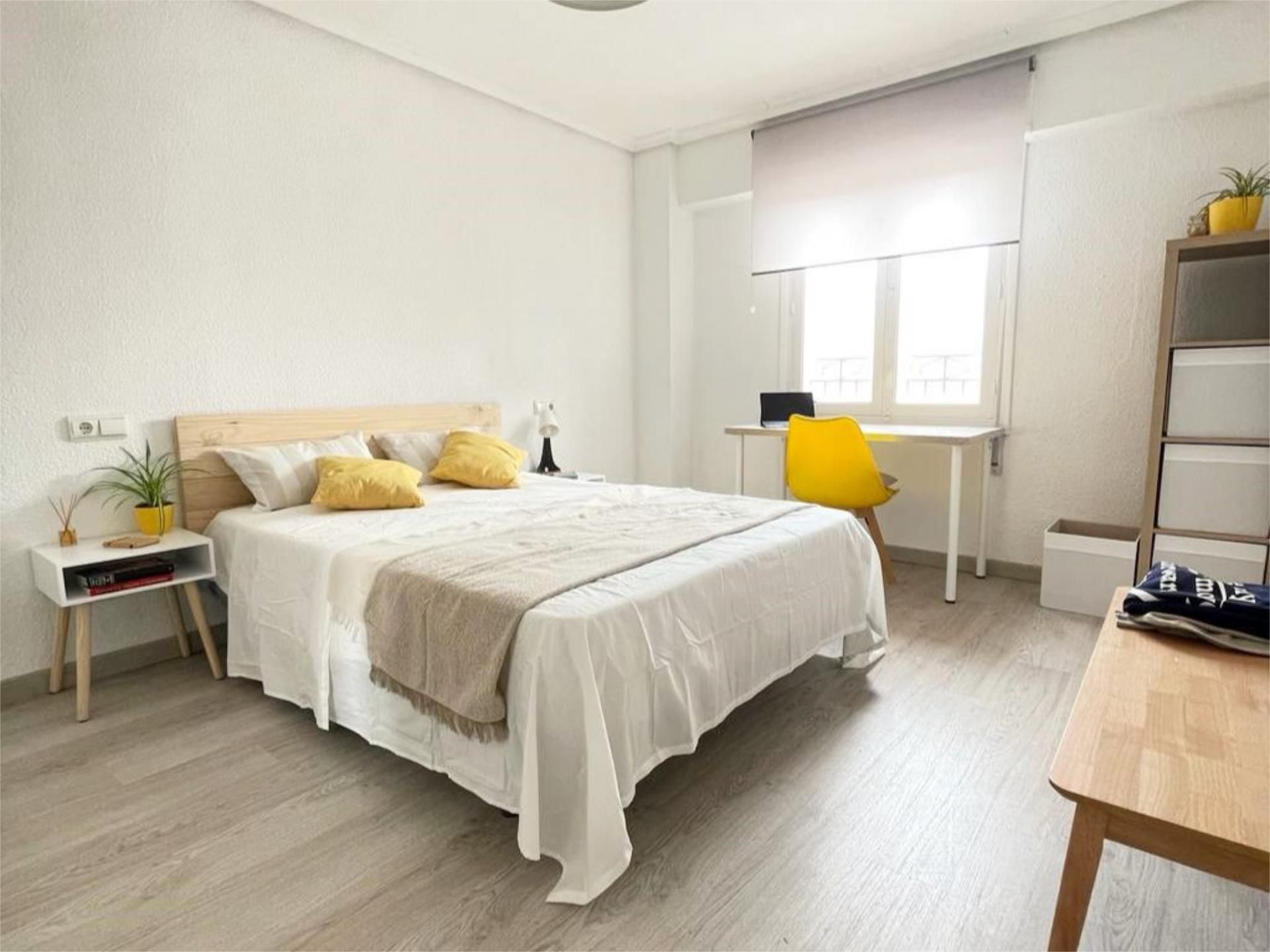 Flat to share in Carrer Concepción Arenal, 42, Pont Nou - Corazón de Jesús