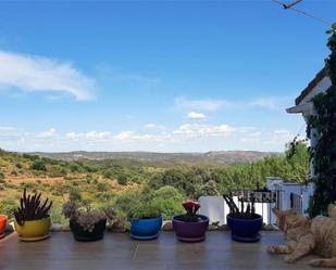 Jardí de Casa adosada en venda en El Castillo de las Guardas amb Calefacció, Jardí privat i Traster