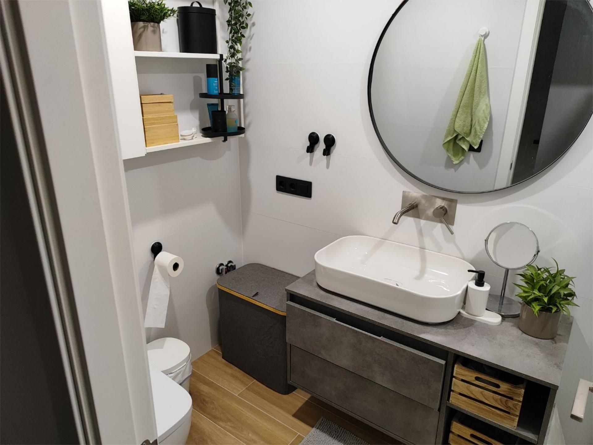 Bathroom of Duplex to rent in Palma del Río  with Air Conditioner and Furnished