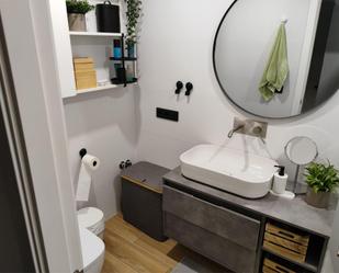 Bathroom of Duplex to rent in Palma del Río  with Air Conditioner