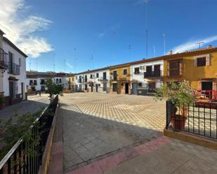 Vista exterior de Casa adosada en venda en Alcalá de Guadaira amb Aire condicionat i Terrassa