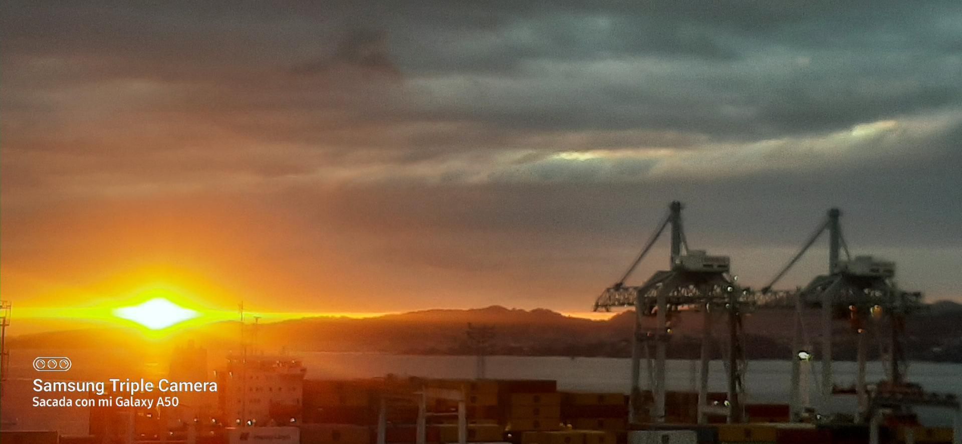 Vista exterior de Àtic per a compartir en Vigo  amb Calefacció, Parquet i Terrassa