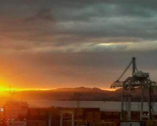 Vista exterior de Àtic per a compartir en Vigo  amb Terrassa i Balcó